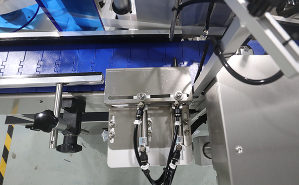 高速平面貼標(biāo)機,貼標(biāo)機設(shè)備,全自動貼標(biāo)機