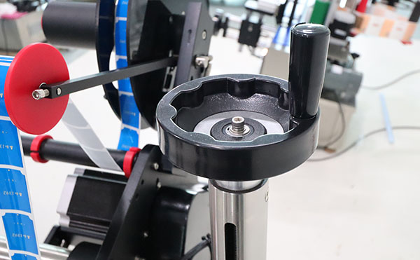 圓瓶貼標(biāo)機,貼標(biāo)機,全自動貼標(biāo)機