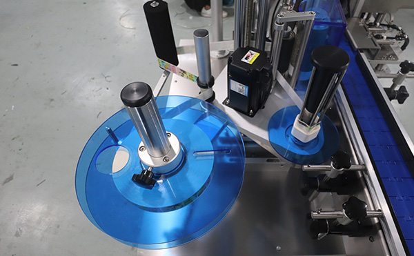 圓瓶貼標(biāo)機,貼標(biāo)機,全自動貼標(biāo)機