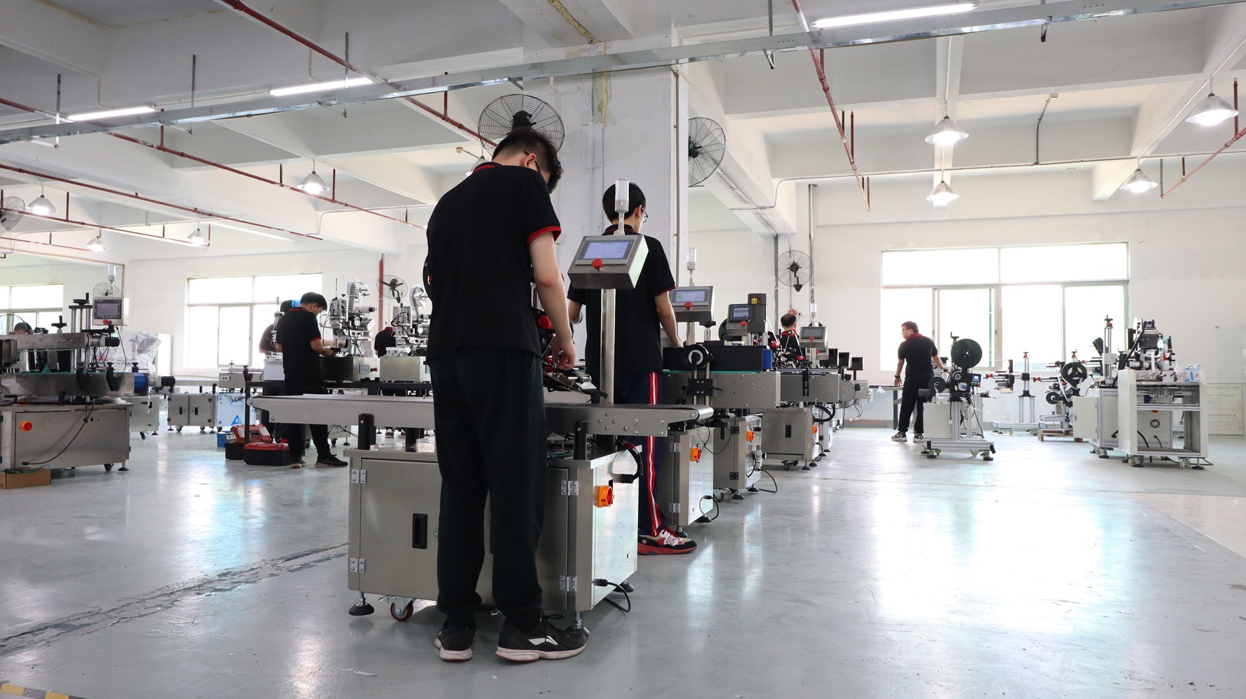 全自動轉(zhuǎn)角貼標機,轉(zhuǎn)角貼標設(shè)備,轉(zhuǎn)角貼標機