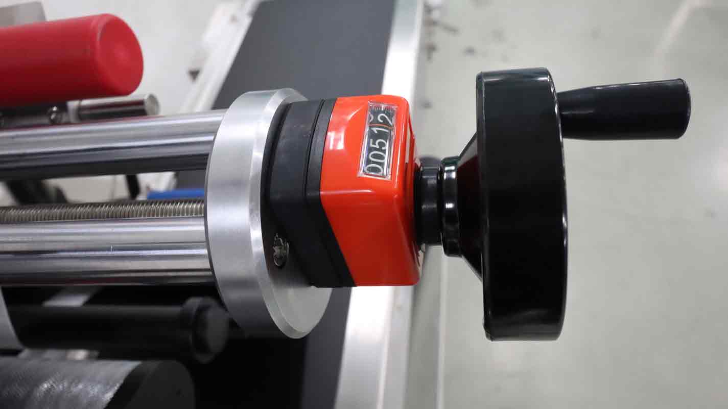 全自動pcb板專用貼標機,pcb板專用貼標機,貼標機廠家,佼佼者自動化