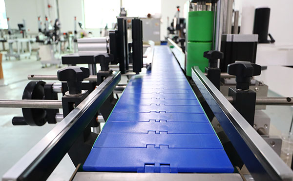 全自動(dòng)圓瓶貼標(biāo)機(jī),圓瓶貼標(biāo)設(shè)備,佼佼者貼標(biāo)機(jī)生產(chǎn)廠家